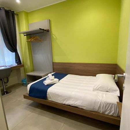 Levante Apartment And Room Бари Екстериор снимка