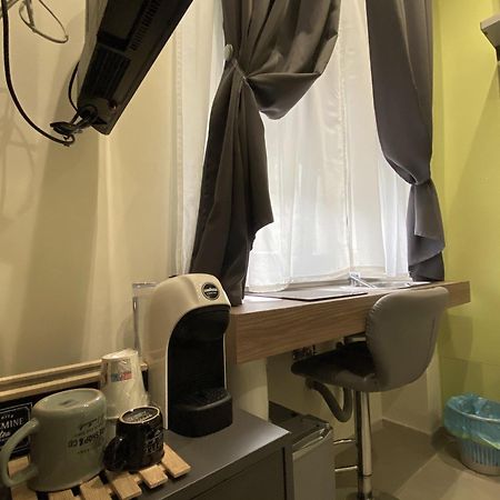 Levante Apartment And Room Бари Екстериор снимка