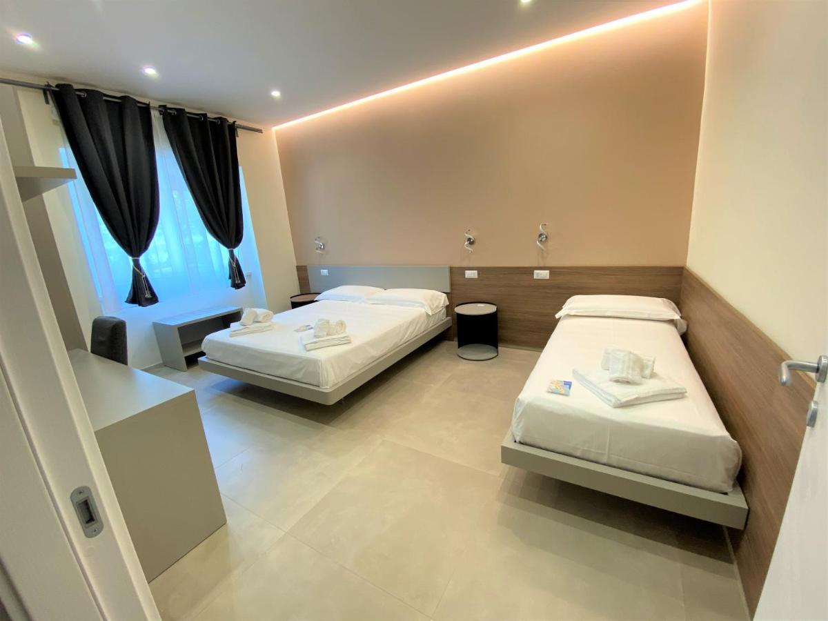 Levante Apartment And Room Бари Екстериор снимка