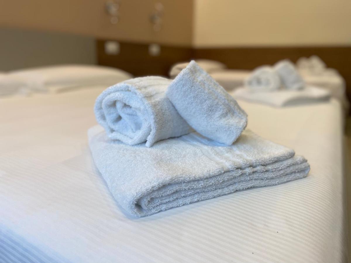 Levante Apartment And Room Бари Екстериор снимка