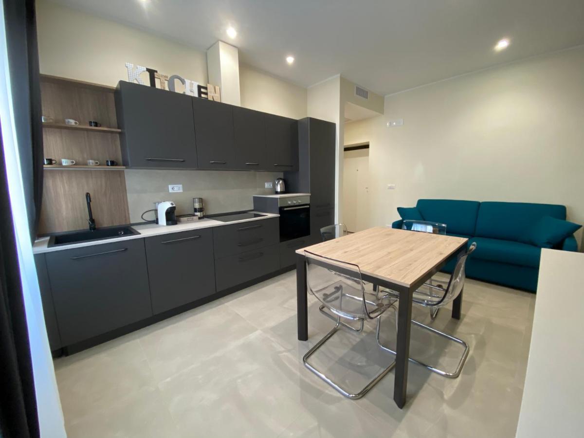 Levante Apartment And Room Бари Екстериор снимка