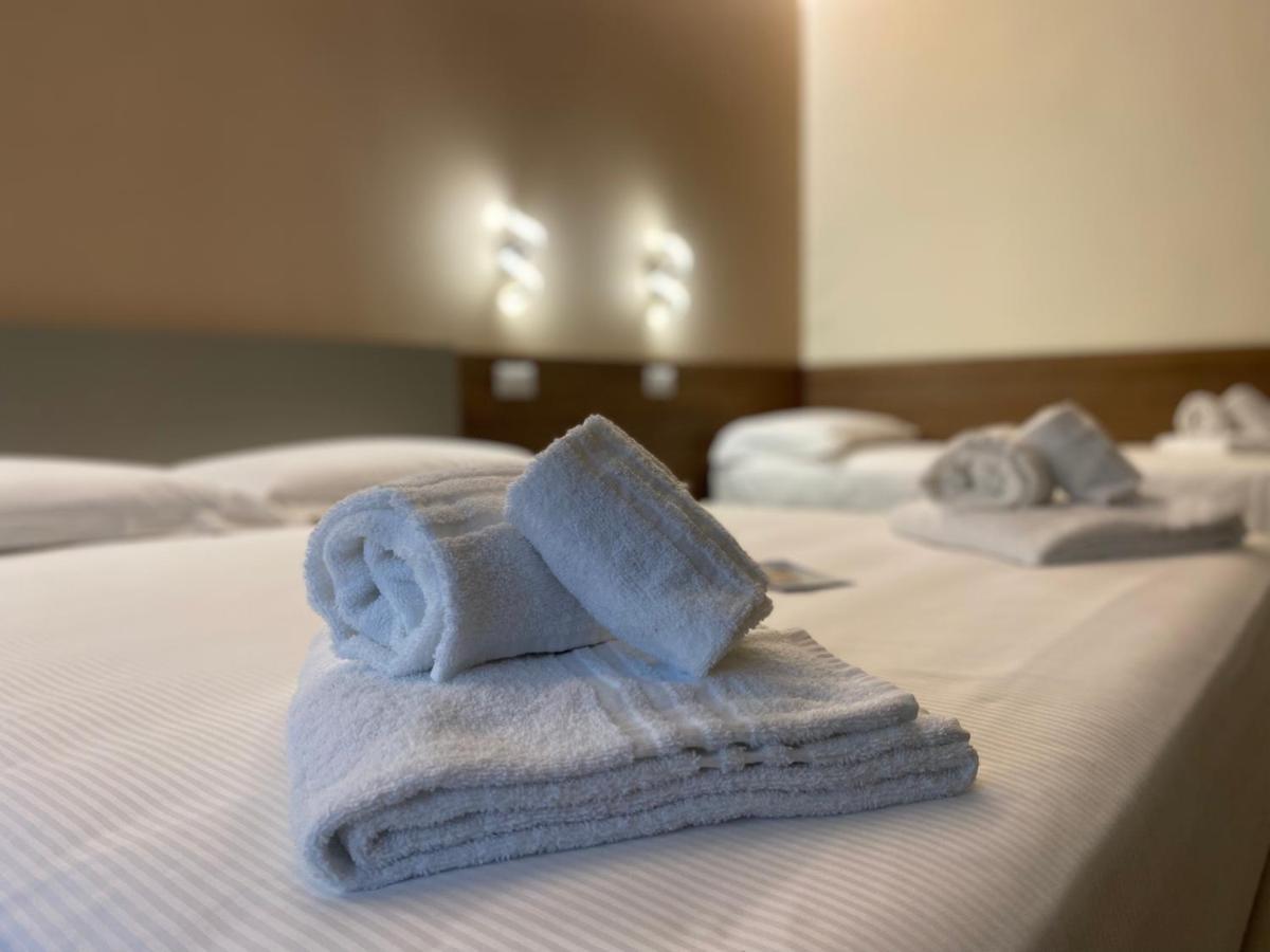 Levante Apartment And Room Бари Екстериор снимка