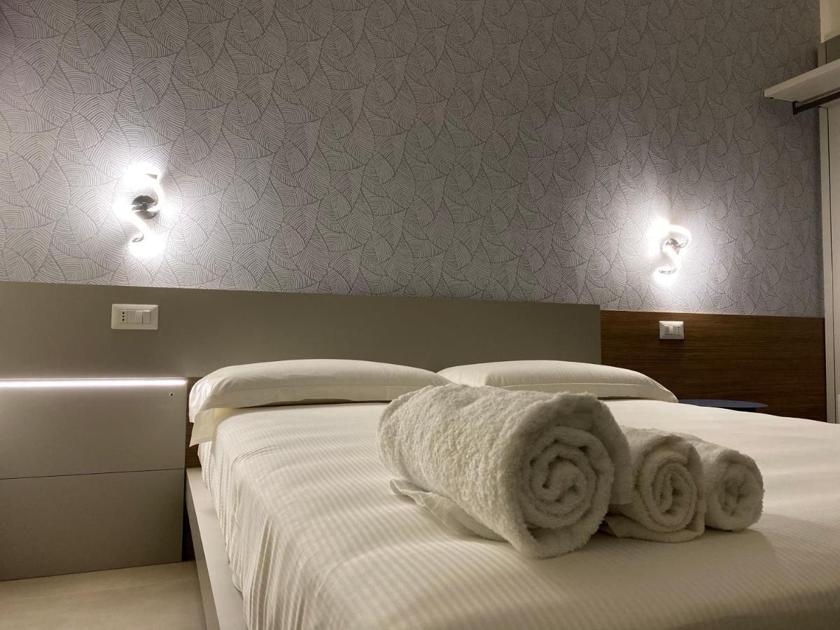 Levante Apartment And Room Бари Екстериор снимка