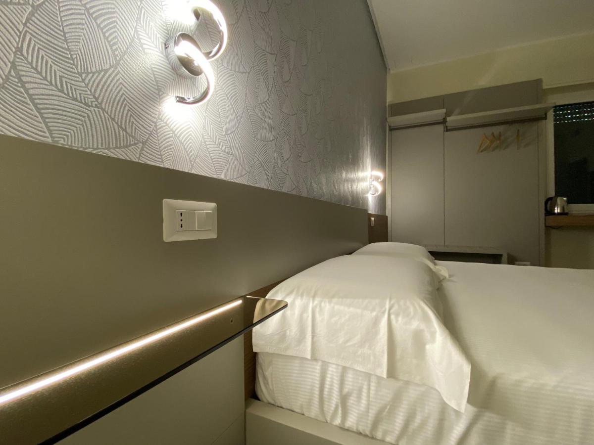 Levante Apartment And Room Бари Екстериор снимка
