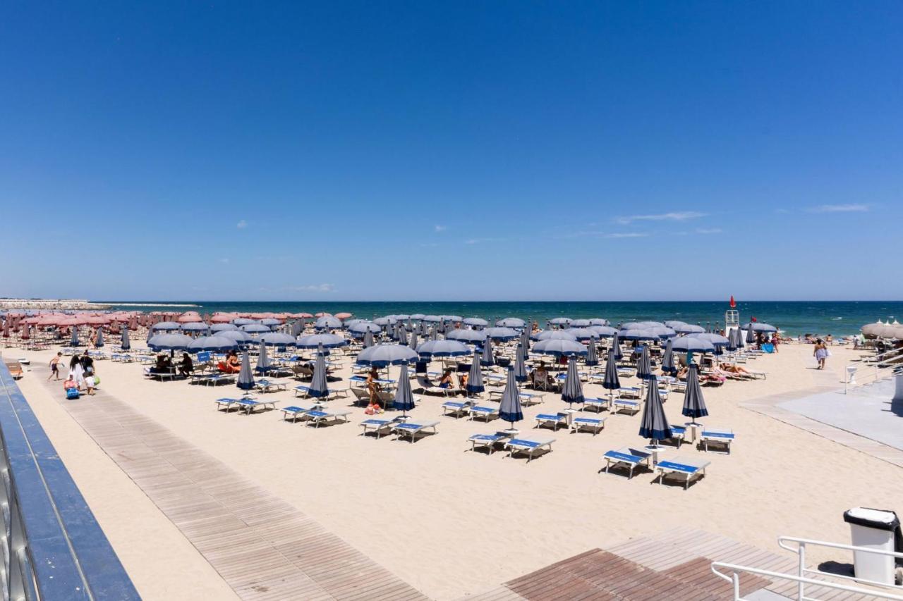 Levante Apartment And Room Бари Екстериор снимка