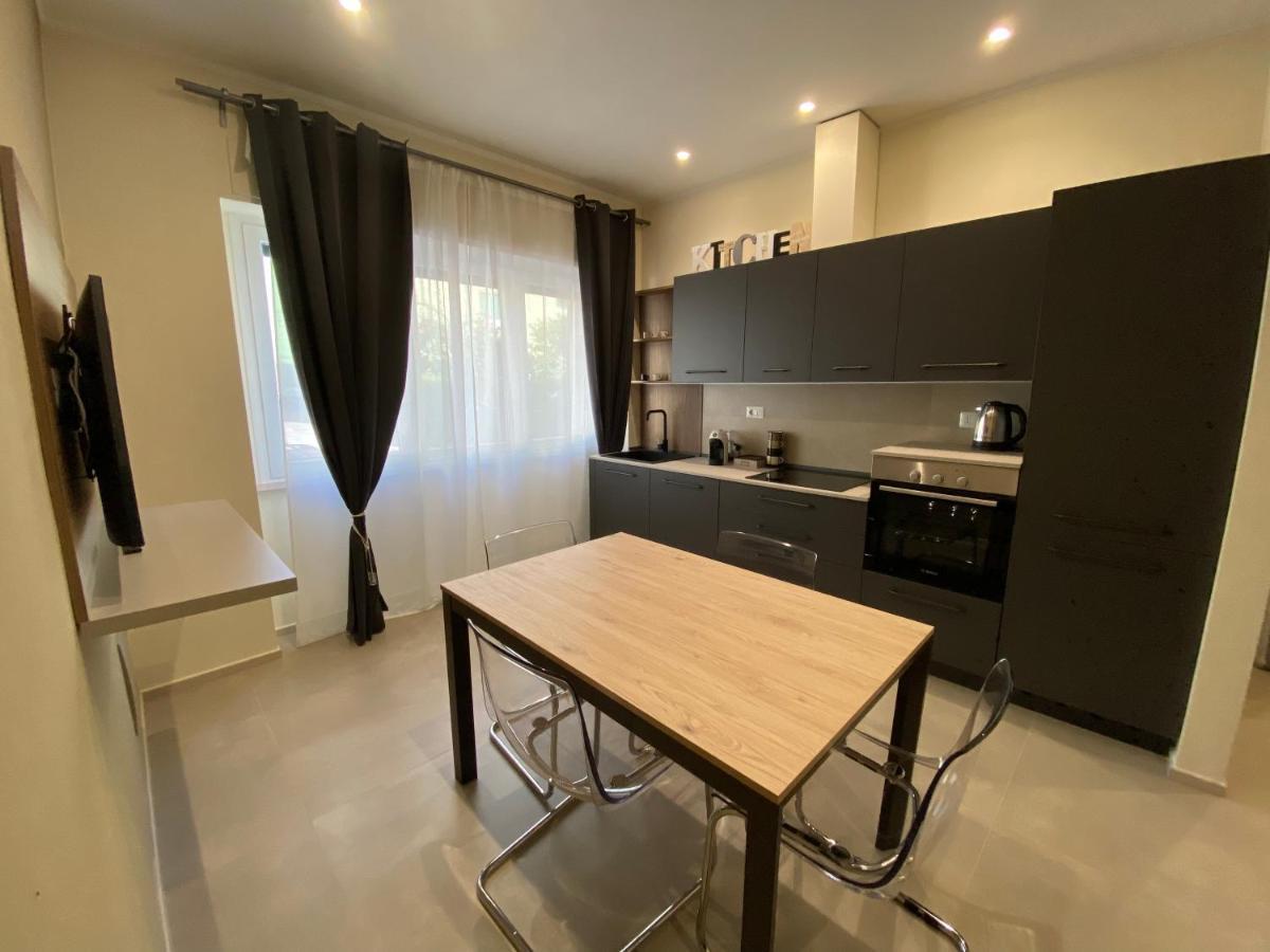 Levante Apartment And Room Бари Екстериор снимка