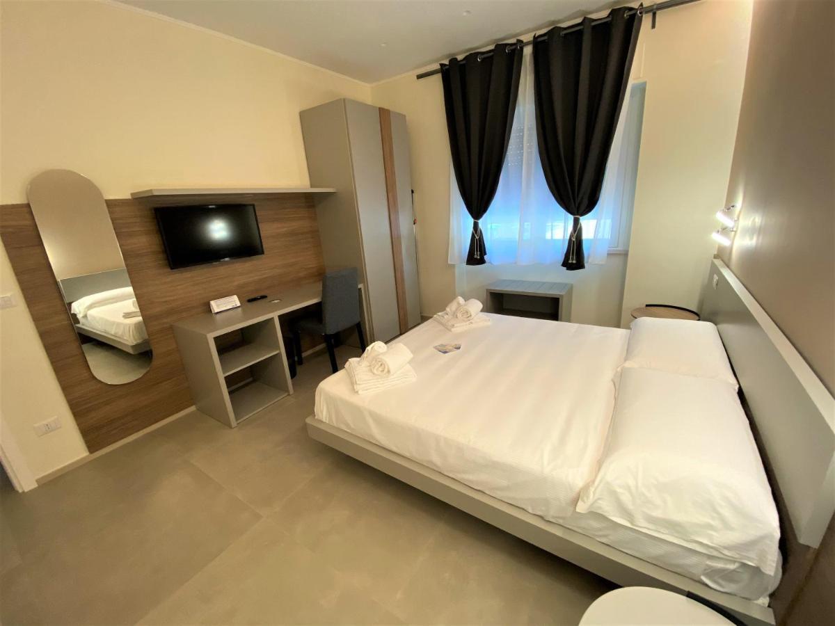 Levante Apartment And Room Бари Екстериор снимка
