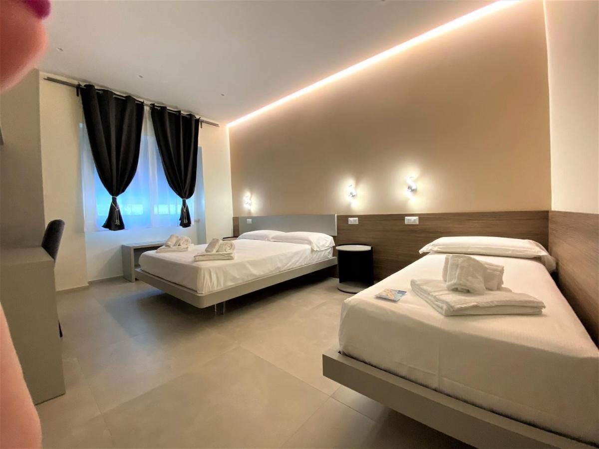 Levante Apartment And Room Бари Екстериор снимка