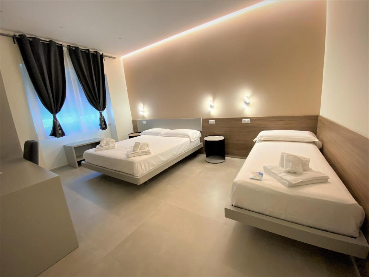 Levante Apartment And Room Бари Екстериор снимка