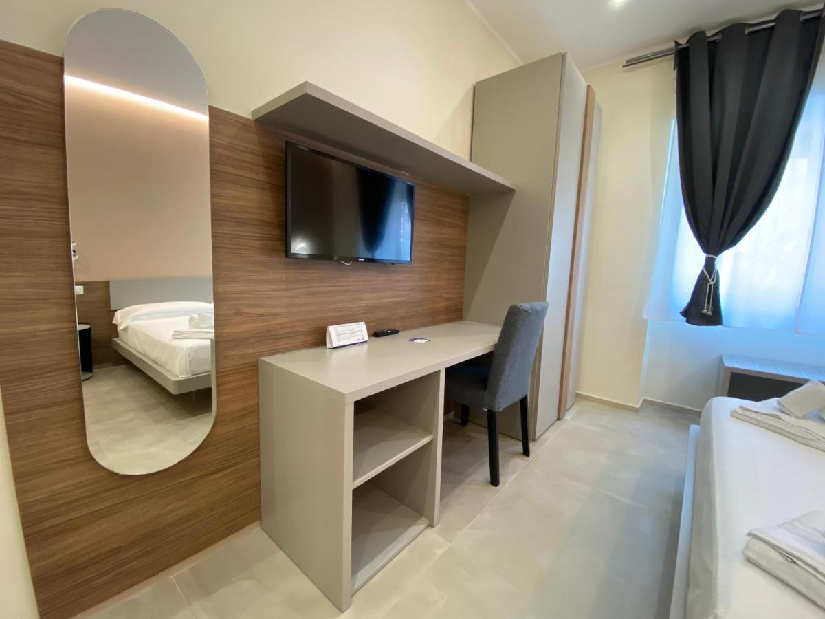 Levante Apartment And Room Бари Екстериор снимка