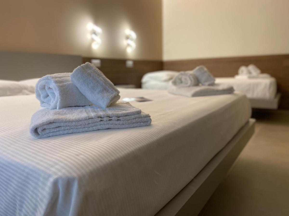 Levante Apartment And Room Бари Екстериор снимка