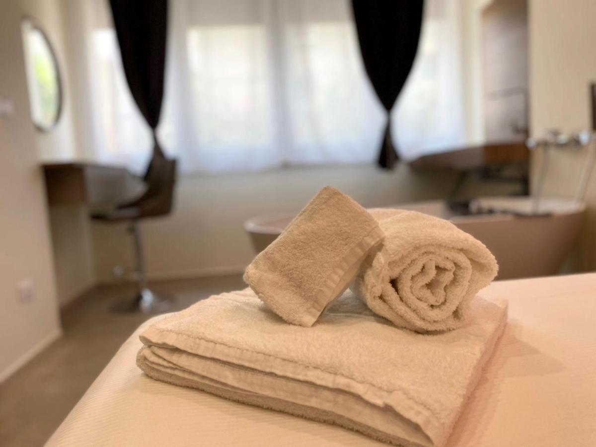 Levante Apartment And Room Бари Екстериор снимка