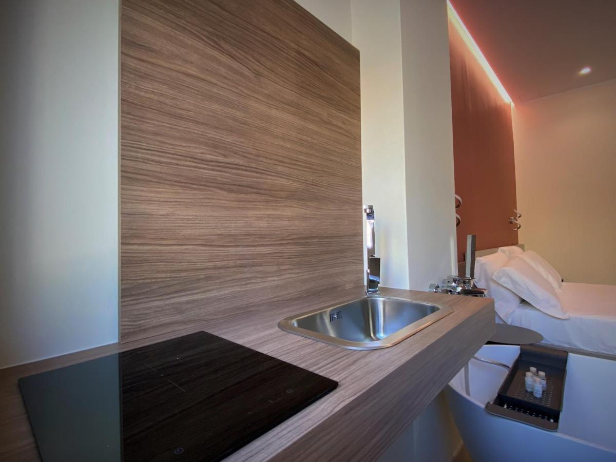 Levante Apartment And Room Бари Екстериор снимка