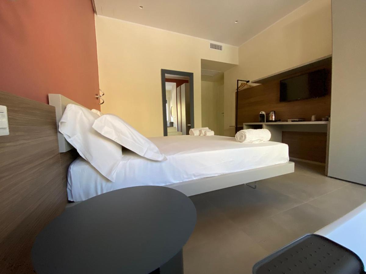 Levante Apartment And Room Бари Екстериор снимка