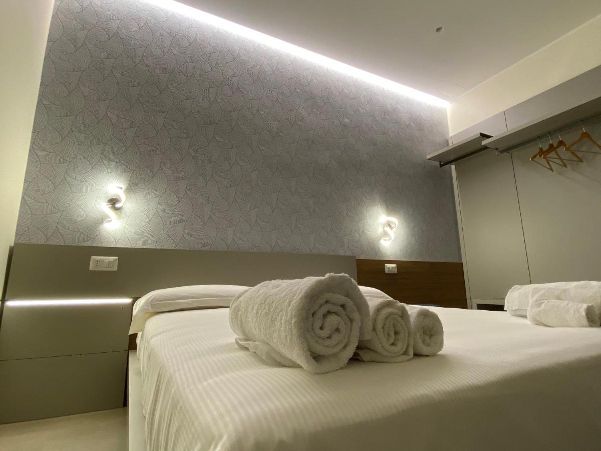 Levante Apartment And Room Бари Екстериор снимка