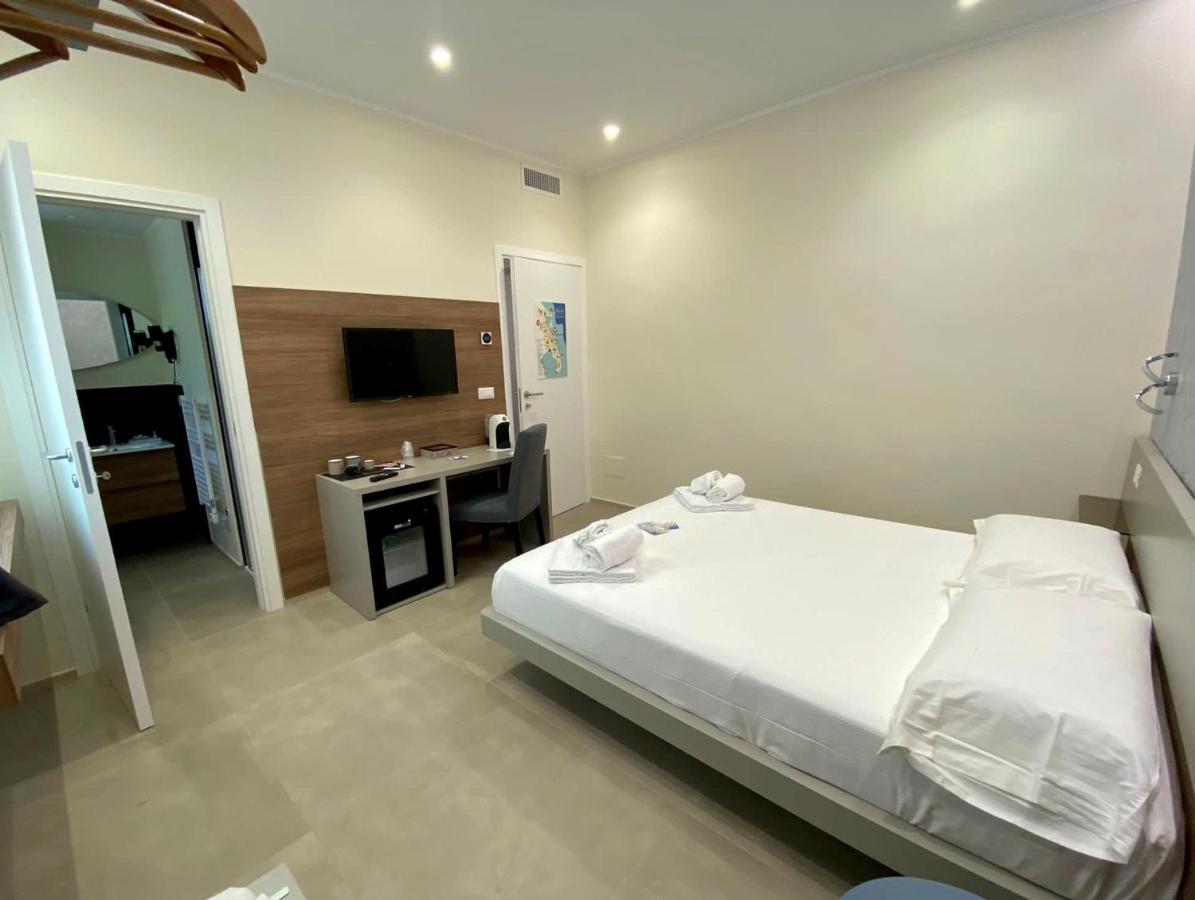Levante Apartment And Room Бари Екстериор снимка