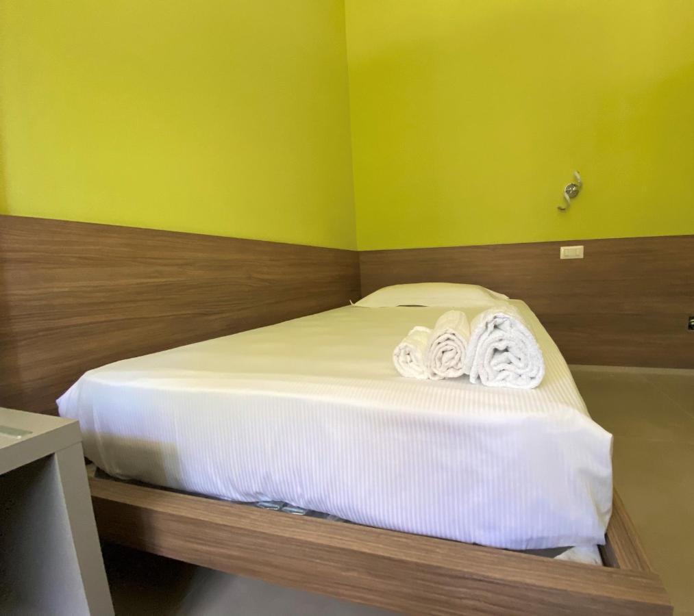 Levante Apartment And Room Бари Екстериор снимка