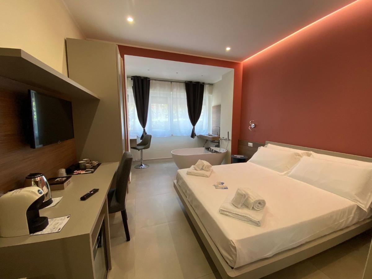 Levante Apartment And Room Бари Екстериор снимка