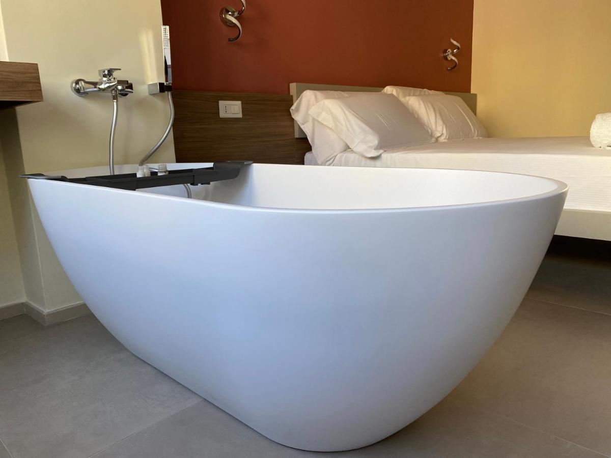 Levante Apartment And Room Бари Екстериор снимка