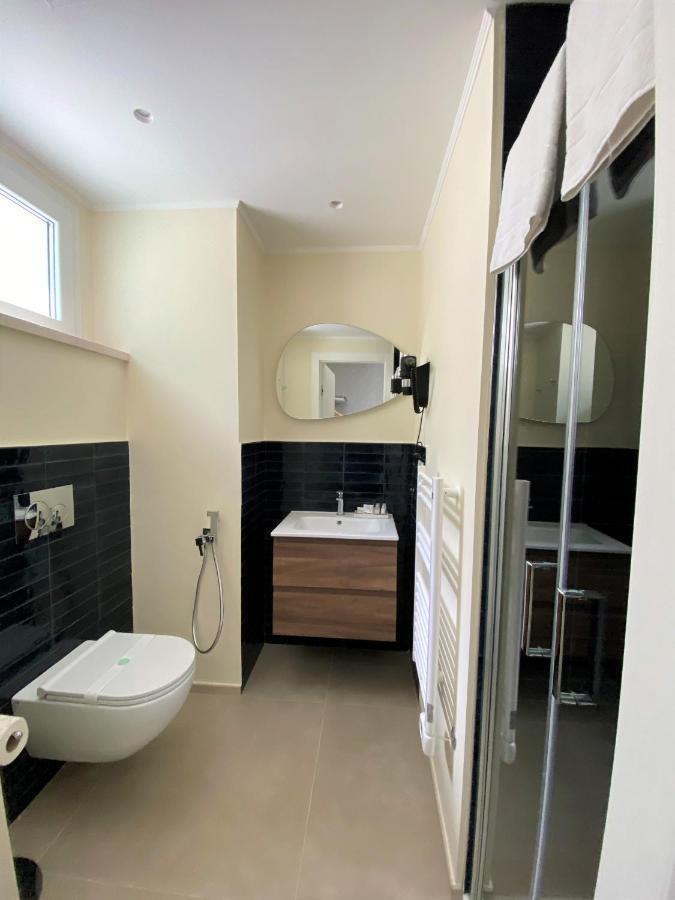 Levante Apartment And Room Бари Екстериор снимка