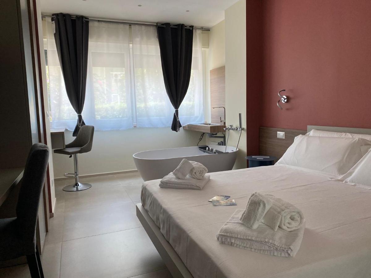 Levante Apartment And Room Бари Екстериор снимка
