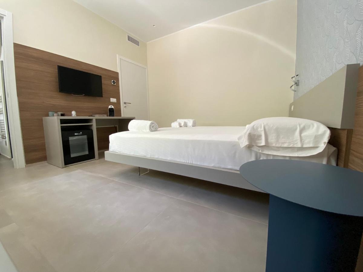 Levante Apartment And Room Бари Екстериор снимка
