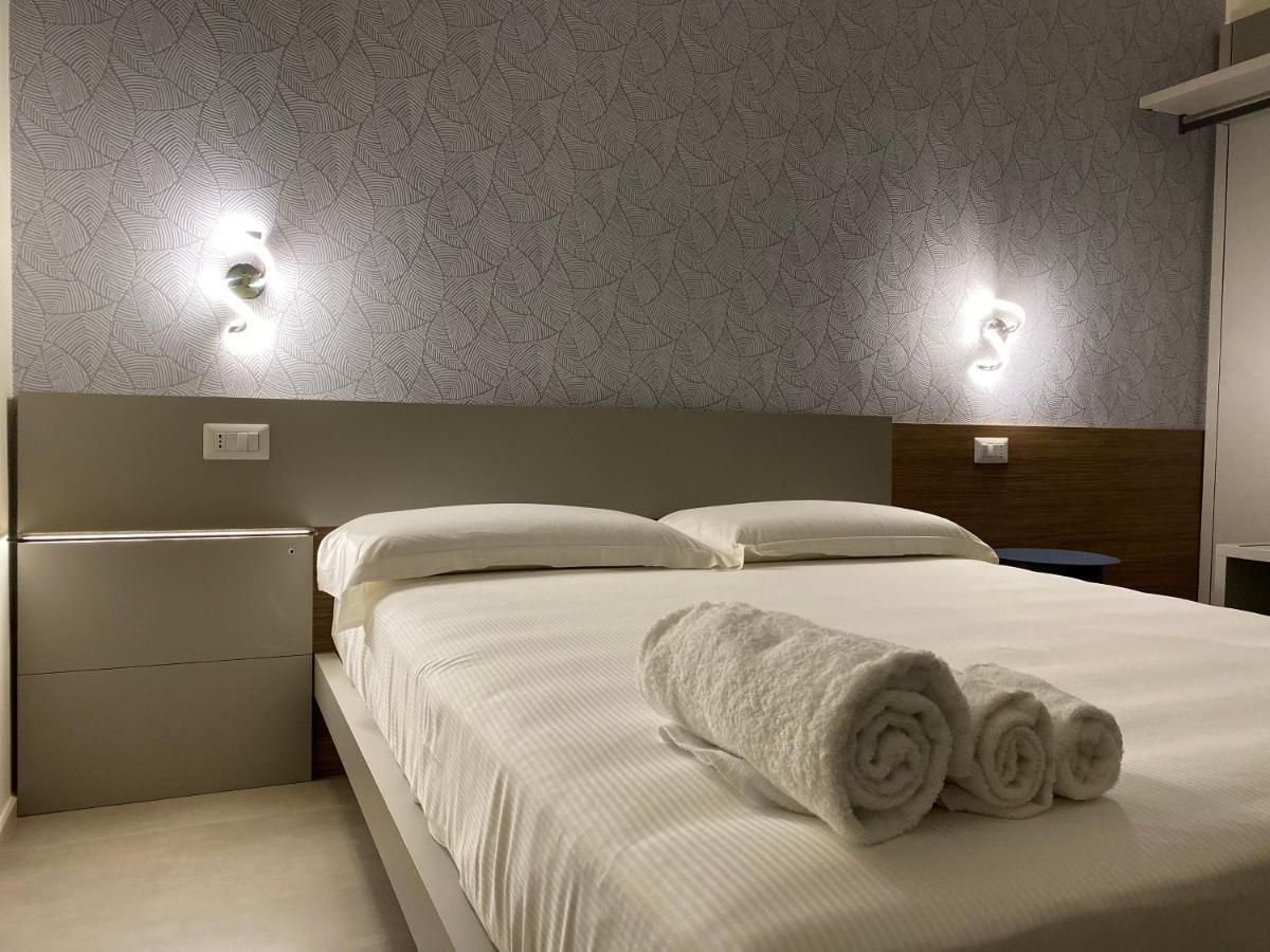 Levante Apartment And Room Бари Екстериор снимка