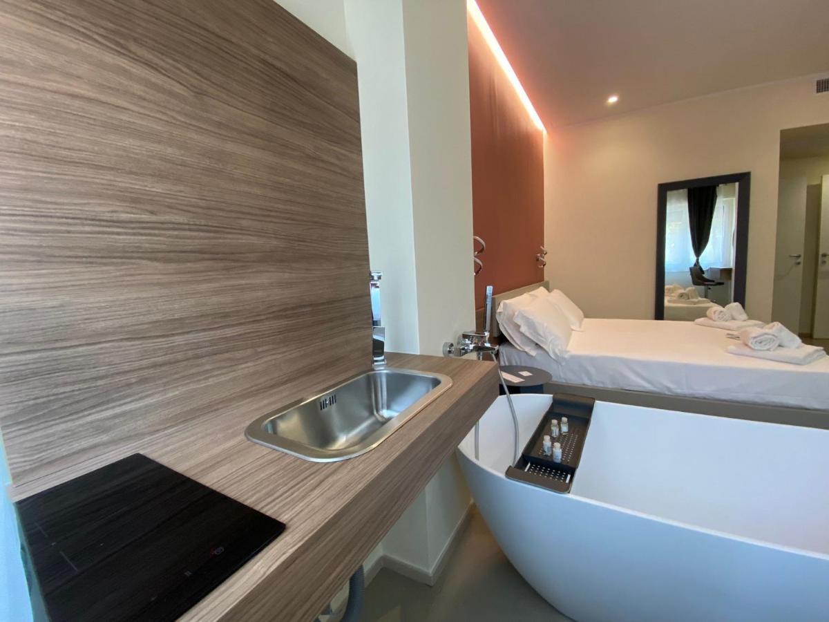 Levante Apartment And Room Бари Екстериор снимка
