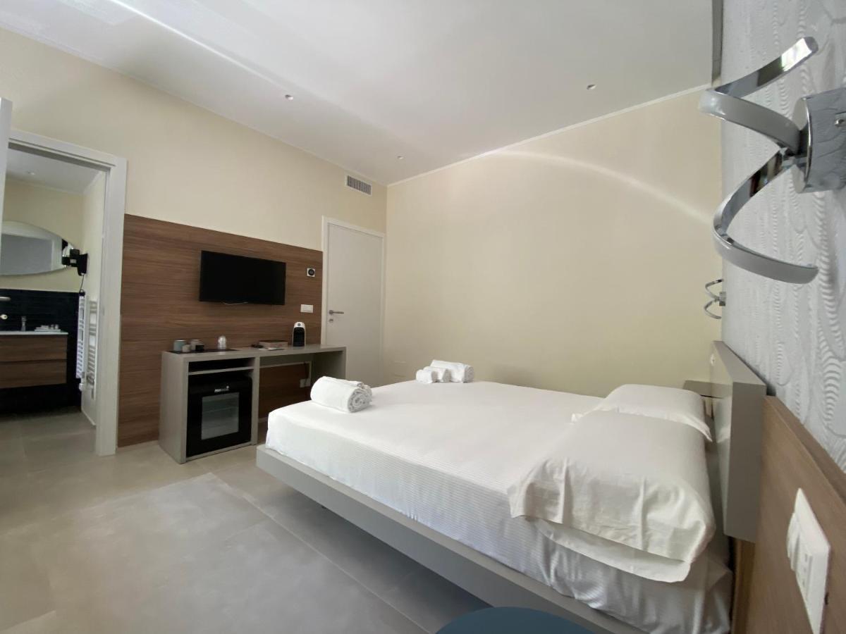 Levante Apartment And Room Бари Екстериор снимка