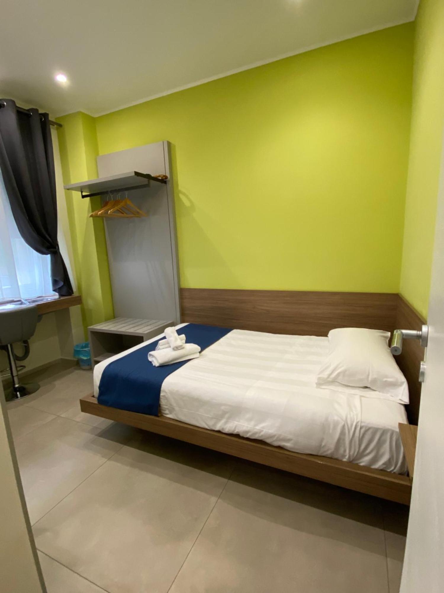 Levante Apartment And Room Бари Екстериор снимка