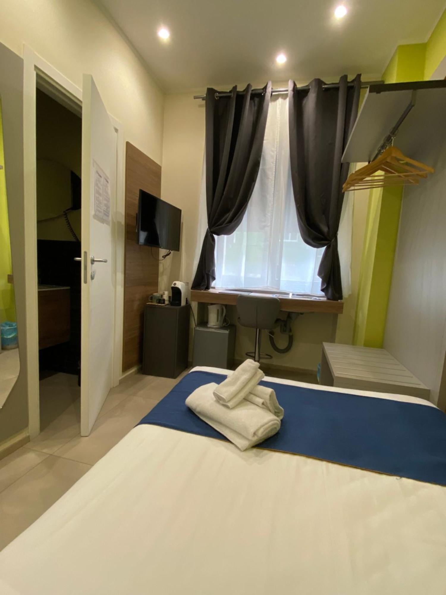 Levante Apartment And Room Бари Екстериор снимка