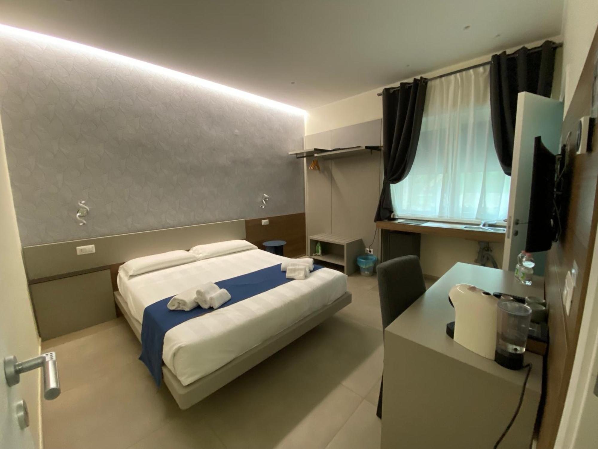 Levante Apartment And Room Бари Екстериор снимка